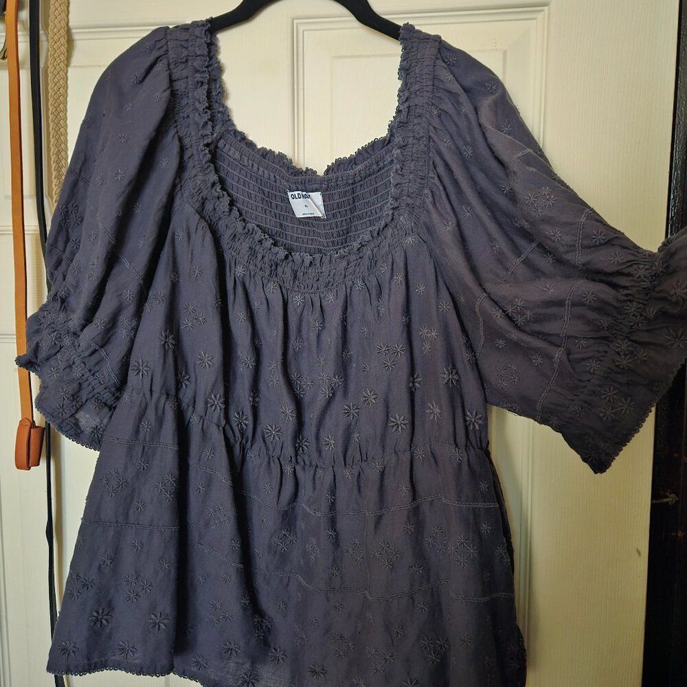 Cinch waist embroidered top
